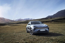 極狐標航版20萬+落地，卷王之王正面迎戰(zhàn)小鵬P7