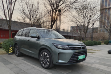 HarmonyOS智能座舱常用常新！问界M7升级可体验超级桌面