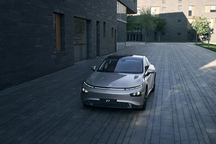 誰是20萬級“卷王”？極狐阿爾法S對決小鵬P7