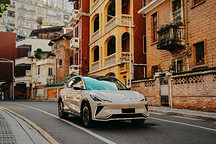 智己汽車怎么樣？智己LS7顏值高、駕控性能出色