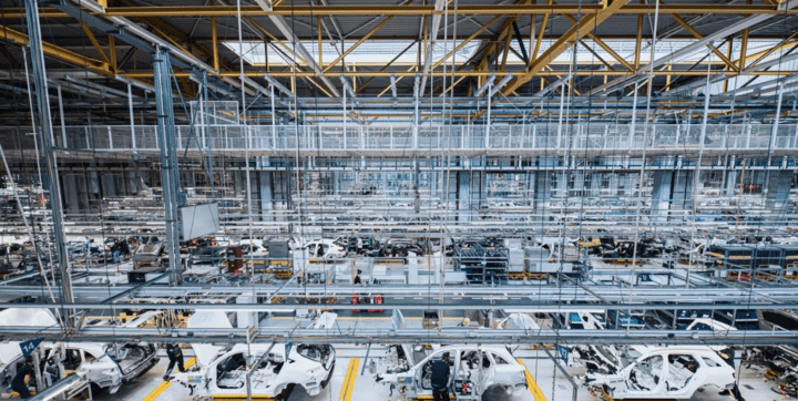 Два крупнейших завода Mercedes-Benz объявляют о приостановке производства из-за нехватки чипов