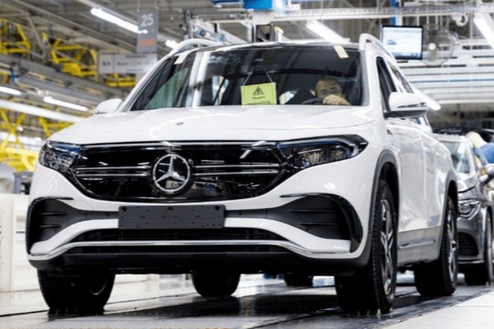 因芯片供应短缺 梅赛德斯-奔驰两大工厂宣布停产