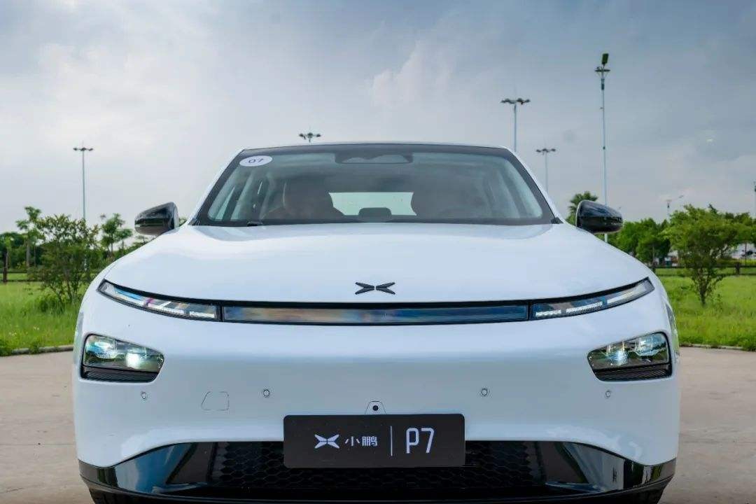 小鹏汽车牵手四川长虹 共创 “国运长虹”P7定制车