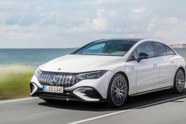 梅赛德斯-奔驰新车消息：AMG EQE官图发布，国产EQE 350谍照