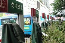 凌晨4点起床抢充电桩，尴尬的不仅仅是新能源车主