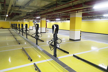 电力紧张，车位不足，物业百般阻拦，小区安个充电桩怎么这么难？