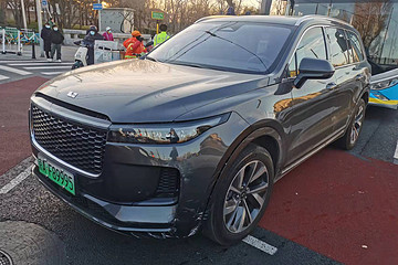 理想車(chē)主投稿：提車(chē)4個(gè)月，發(fā)生事故2次，被暖心治愈N次