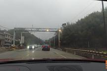 為何很多司機(jī)寧愿高速堵著，都不肯走國道，喵哥發(fā)現(xiàn)這才是原因 