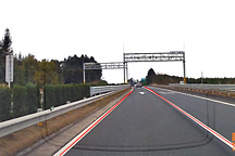 高速龍門架前的實(shí)線能變道嗎？喵哥告訴你正確做法，別再踩坑了