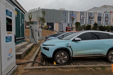 电动车充电和换电哪个更好？谁会成为主流技术，喵哥给你讲明白了