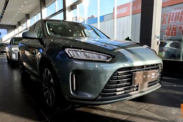 华为问界M5上市一个月，销量达到去年一年，买车人群让喵哥意外