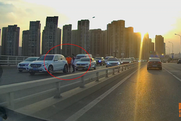 開車發(fā)生刮蹭事故愛扯皮的朋友，聽我一句勸，真沒有必要