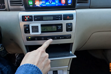 車子沒開空調(diào)出風(fēng)口卻吹出熱風(fēng)，這是為何？打開引擎蓋給你講清楚 