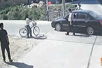 开车撞了人，对方说没事直接走了，千万不要做错了，错了吃大亏