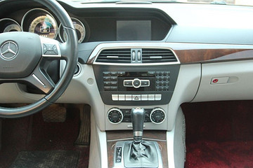 奔驰从来不坑穷人，是奔驰讲良心吗？内行人告诉你原因