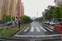 斑馬線前還敢這么開車，小心攤上大事，喵哥鄭重提醒你