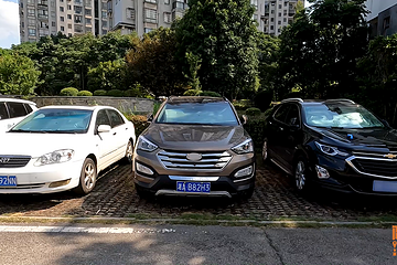 暴晒后什么颜色的车内温度最高？黑白棕三色对比，喵哥测试给你看