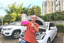 洗車(chē)工把玻璃水加進(jìn)了防凍液，車(chē)子會(huì)壞掉嗎？告訴你正確處理方法