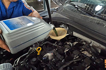 新车首保要注意什么？机油要升级吗，有哪些套路？喵哥全都告诉你