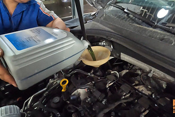 新车首保要注意什么？机油要升级吗，有哪些套路？喵哥全都告诉你