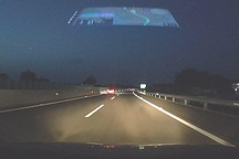 明明白天跑高速視野更好，為何有司機卻說晚上更安全？你覺得呢