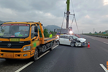 高速堵車，叫拖車背著走應(yīng)急車道超車，會被處罰嗎？