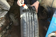 車子去補胎注意，已經(jīng)有司機中招，補胎變換胎，修理工太壞了