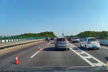 應(yīng)急車道不能走？別傻了！喵哥告訴你這幾種情況，光明正大的走應(yīng)急車道 