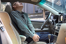 平地停車別拉手剎，否則影響手剎壽命，真的是這樣嗎？