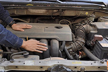 最近車(chē)子啟動(dòng)時(shí)，發(fā)動(dòng)機(jī)抖動(dòng)轉(zhuǎn)速高聲音大，到底要不要加燃油寶？