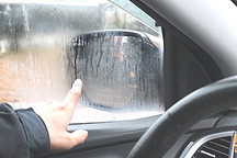 車子側(cè)擋起霧后擋結(jié)冰，很多司機(jī)不知道咋辦，喵哥教你正確處理