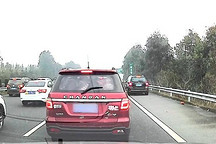 隨手拍舉報(bào)高速走應(yīng)急車道的車，是無德還是有責(zé)任心？該舉報(bào)嗎