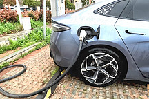 新能源車共用一個(gè)充電樁，充電會(huì)變慢嗎？現(xiàn)場(chǎng)測(cè)試給你看就清楚了