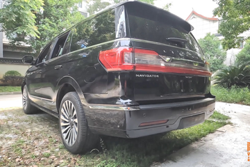 去4S店修车要留神，百万豪车被修成事故车，车主一下子损失八万 