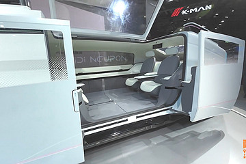 那些开车谋生的朋友可以考虑转行了，喵哥逛完上海车展，我替你急