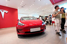 特斯拉店里周末門庭若市，為何這么多人買特斯拉，你會買嗎？