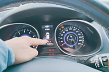 車子儀表盤出現一堆黃色故障碼，喵哥教你正確處理，幾十塊就能搞定? 