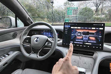 电车高速堵车就是垃圾？看腾势N7雨雪天开一晚空调， 要用多少电