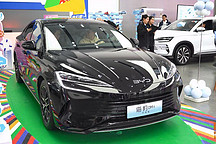 比亞迪4S店宛如“菜市場”，海豹DM-i買的人最多，你猜有啥魔力？