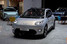 10萬(wàn)預(yù)算買(mǎi)純電代步小車，埃安UT鸚鵡龍咋樣？喵哥帶你去看看