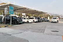 節(jié)假日高峰期，混動(dòng)和增程跟純電車搶充電樁，你覺(jué)得道德嗎？ 