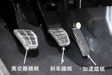 将油门当刹车，高速4连撞！单踏板模式究竟是不是反人类设计？