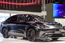 極狐阿爾法S全新HI版亮相！有華為加持，表現(xiàn)如何？