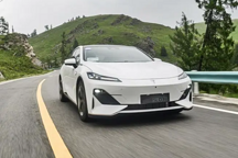 入门即顶配，只想续航和动力？长安深蓝SL03是下一款国民电轿车？