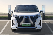 支持双枪充电！腾势D9上市售32.98万起，你还选GL8吗？