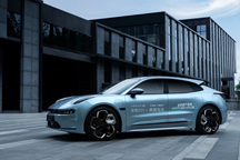 國(guó)產(chǎn)版“帕拉梅拉”！新款極氪001加裝激光雷達(dá)，續(xù)航超1000km