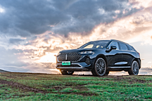 李瑞峰开撕余承东，如何看待插电混动和增程的技术差异？