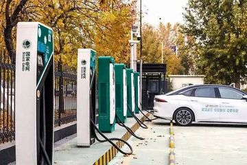 退潮下的電動車“危局”：鹿死誰手，已初見端倪