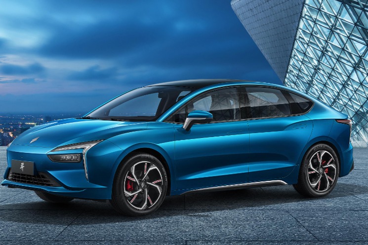 起步不到14万的合资纯电轿车，雷诺江铃羿新车型上市