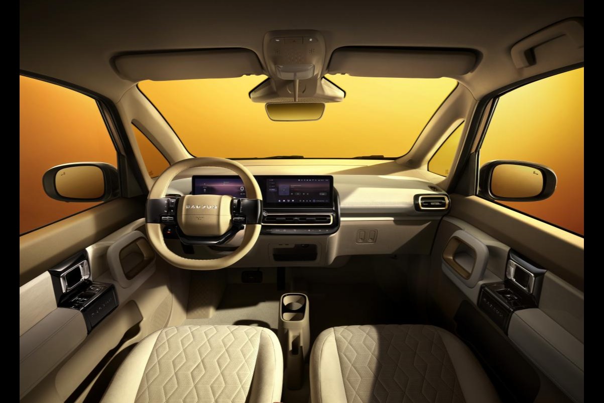 使用高端麂皮材料+双联屏，2023款宝骏KiWi EV内饰曝光